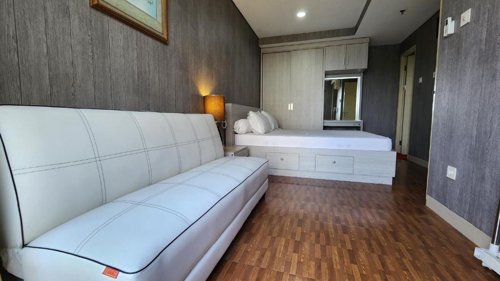 Jasa Cuci Sofa Lippo Cikarang
