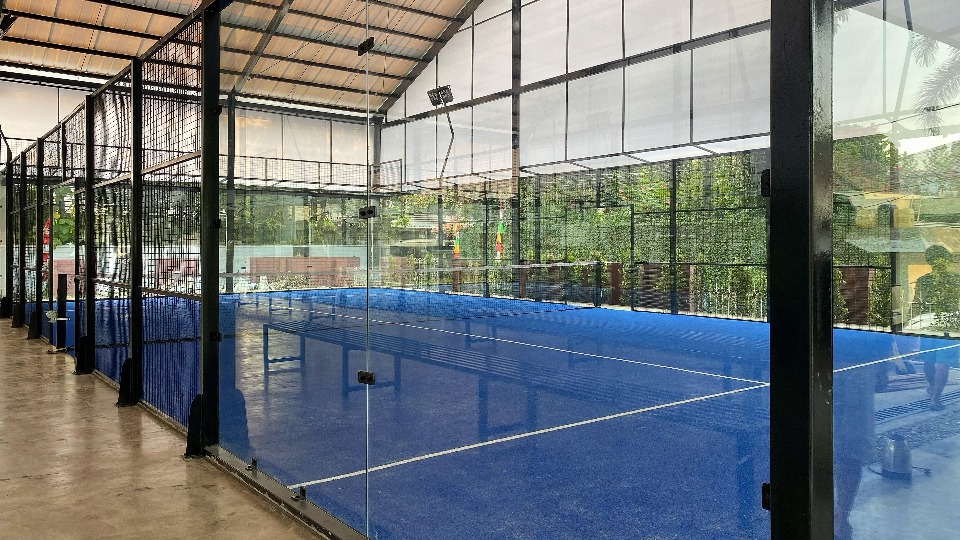 Jasa Pembersihan Lapangan Padel di Jakarta